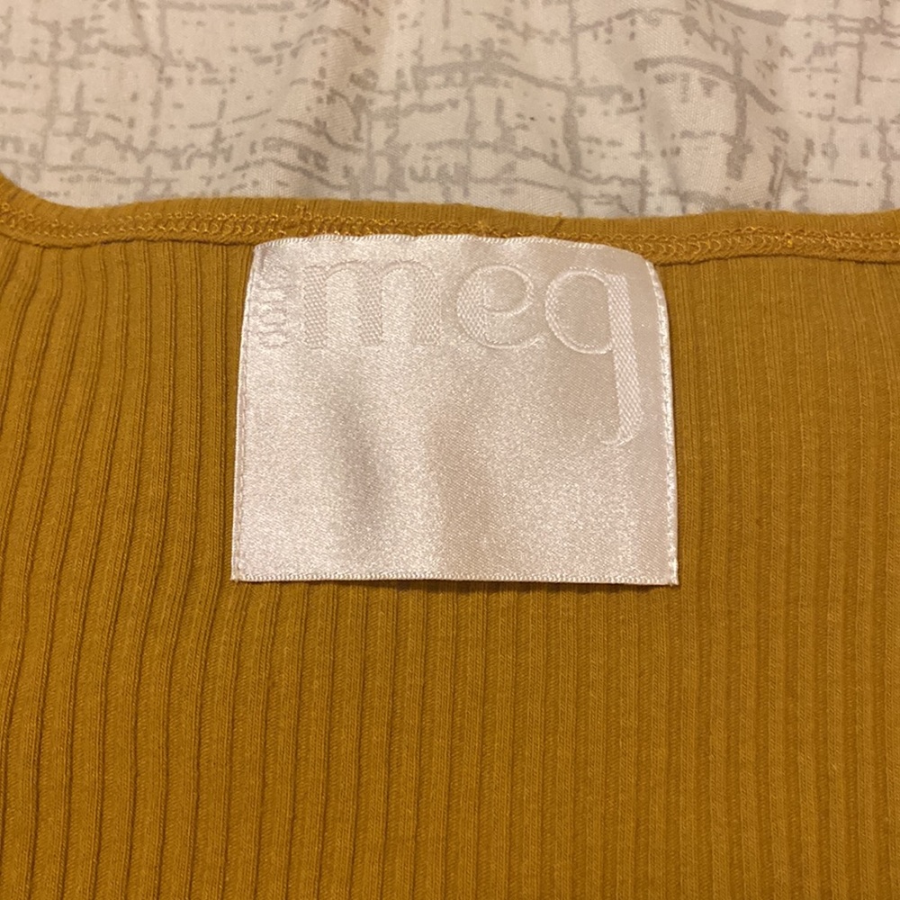 Meg | Ribbed | Tee - Picture 2 of 5